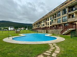 Kolam renang di atau dekat dengan Apartamento Herosa 1 Spa