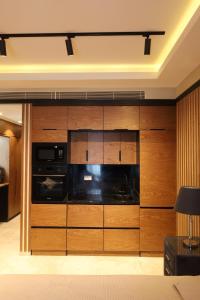 Η κουζίνα ή μικρή κουζίνα στο Sea Breeze Resort Room 324 The Grand otel