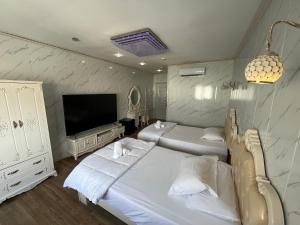 Postel nebo postele na pokoji v ubytování HOTEL AVIACIOn