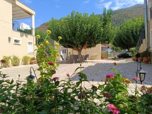 a garden with flowers in front of a building at Eirini- Ioanna in Sami