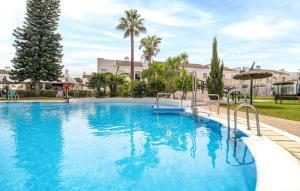 Πισίνα στο ή κοντά στο Cozy Home In Chiclana De La Frontera +24 φωτογραφίες