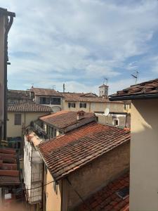 an overhead view of roofs of buildings at La Casa Del Galletto - At The Top Of The City in Lucca