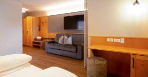 Ένα ή περισσότερα κρεβάτια σε δωμάτιο στο Saldur Small Active Hotel