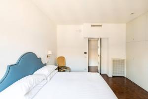 Łóżko lub łóżka w pokoju w obiekcie Residenza Torre Vecchiarelli - apt 4