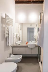 Łazienka w obiekcie Residenza Torre Vecchiarelli - apt 4