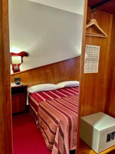 Postel nebo postele na pokoji v ubytování Hotel Due Torri Tempesta