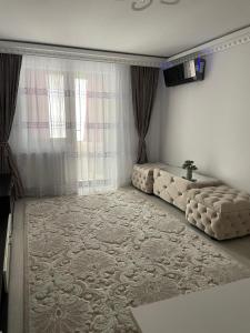 a living room with a couch and a television at Laura House in Simeria