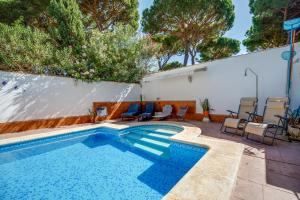 Πισίνα στο ή κοντά στο Villa El Limonar piscina compartida