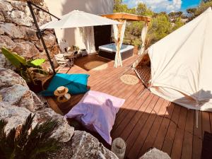 LOVE ROOM Tente Lodge spa MFG chez C&C, exclusivement réservée aux ADULTES的庭院或其他户外区域