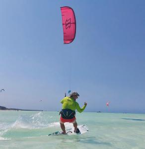 Επισκέπτες που μένουν στο Tsunami Village