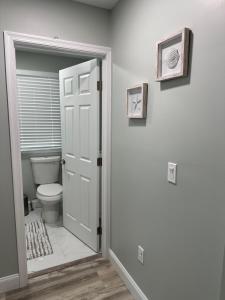 Ένα μπάνιο στο One Block To The Beach and Boardwalk