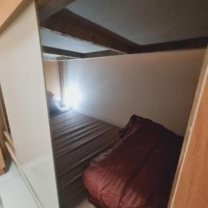 LA Gold hostel capsule客房内的一张或多张床位