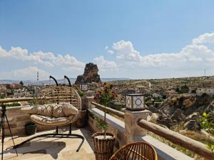 Balkón nebo terasa v ubytování Kasr-ı Kapadokya Cave Suites