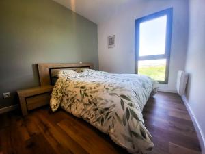 a bedroom with a bed and a window at Villa laudun in Laudun