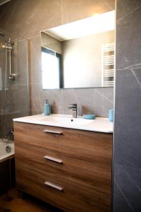 a bathroom with a sink and a mirror at Villa laudun in Laudun