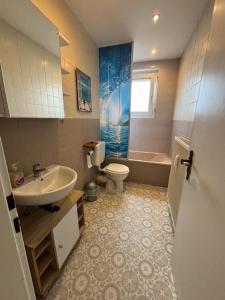 Bilik mandi di Solana Monteur Apartment