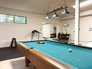 a living room with a pool table in it at Woodland Reserve - Mini Golf, Home-Gym, and More! Only 10 Minutes from Downtown in Casa Cola