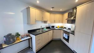 Gallery image of Large 2 bedroom 2 bathroom apartment in Old Town Stevenage By White Orchid Property Relocation in Stevenage