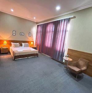 Postel nebo postele na pokoji v ubytování Family Hotel - Free Massage