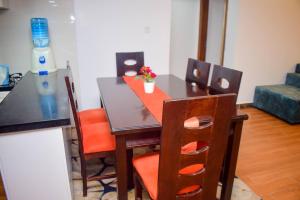 Posezení v ubytování Spacious 2BR Apartment in Kilimani