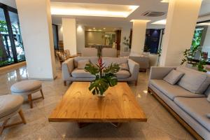 a living room with couches and a coffee table at Hotel Saint George in Puerto Iguazú