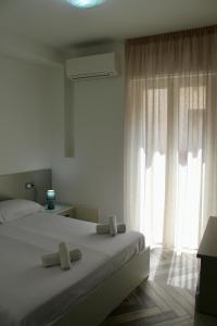 Letto o letti in una camera di Leonardo Suites Scilla