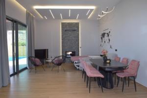 Χώρος καθιστικού στο Paraga Luxury Villa