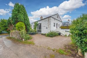 Το κτήριο όπου στεγάζεται  η παραθεριστική κατοικία