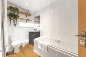 Ένα μπάνιο στο No.1 The Coach House +40 φωτογραφίες