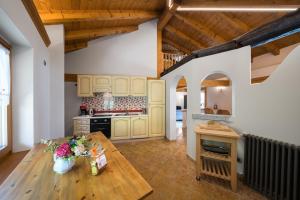 A kitchen or kitchenette at Casa Monica Ledro Attico