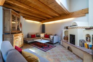 A seating area at Casa Monica Ledro Attico