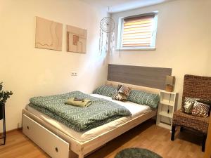 Postel nebo postele na pokoji v ubytování Kleine Wohnung im Mölltal