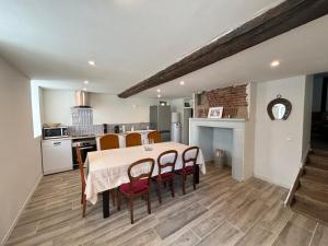 Köök või kööginurk majutusasutuses Maison à 5 min du Harras du pin