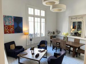 a living room with a table and chairs at Hotel Costa Rica in Buenos Aires