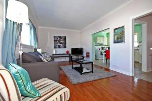 Gallery image of Niagara SkyLine Park And Walk To The Falls & Wonderful Free Breakfast Deliverd Daily to the Rental in Niagara Falls
