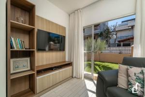 Χώρος καθιστικού στο Casa com 03 dormitórios de casal