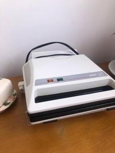a toaster oven sitting on top of a table at 06 - Apto Studio Liberdade Sé 500'Metrô in São Paulo +43 photos