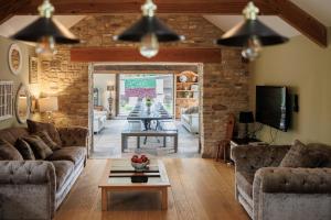 โทรทัศน์และ/หรือระบบความบันเทิงของ Bramley Barn near Bath + Hot tub