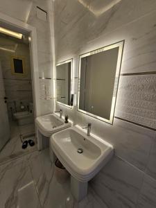 a white bathroom with a sink and a mirror at شقق جاذر ان السلمانية in As Sayl aş Şaghīr +16 photos