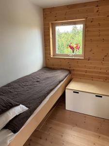Una cama o camas en una habitación de Wonderful barn cabin in Järvsö Harsa