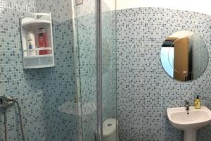 Ένα μπάνιο στο Serenity Residence Spacious Modern 2BR Apartment in Haut Founty, Agadir +7 φωτογραφίες