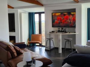 a living room with a couch and a table at Hedone - Overnachting met wellness in Heuvelland
