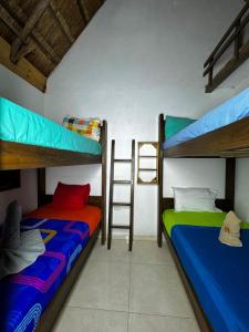 Hostal Nibuni Palomino客房内的一张或多张床位