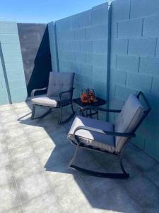 two chairs and a table on top of a building at Villa New Place in Las Vegas