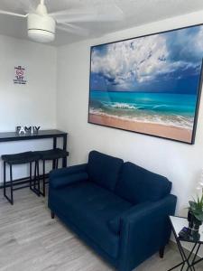 a living room with a blue couch and a table at Villa New Place in Las Vegas