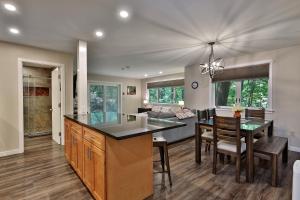 Dapur atau dapur kecil di The Sunup Suite at Killington - Killington Center 132