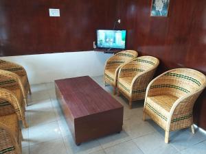 TV a/nebo společenská místnost v ubytování Kaliaga Bungalow