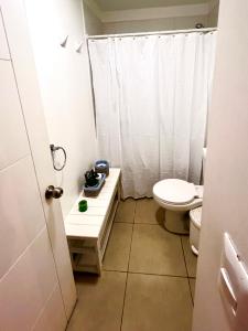 Ένα μπάνιο στο Excelente departamento en Papudo