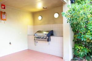 柏斯的住宿－1Brd Apt close RAC Arena with Pool and WiFi，相簿中的一張相片