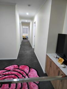 Gambar di galeri bagi Pristine home step to transit di Auckland